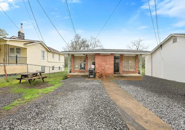 Photo 1 of Single family home for sale at 1405 Wheeler Avenue, Chattanooga, TN 37406 | MLS# 2943111 | Listing updated on 2025-07-17