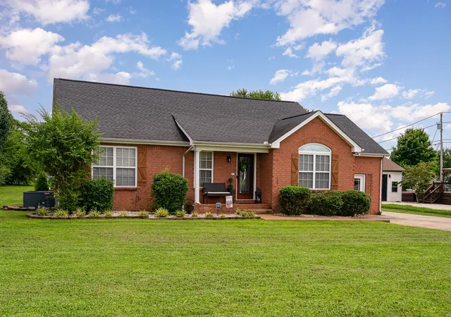 1st image of 105 Irish Oaks Dr, Portland, TN 37148 | MLS# 2944098