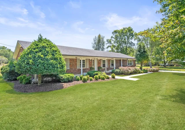 2nd image of 305 Golf Club Ln, Tullahoma, TN 37388 | MLS# 2955107
