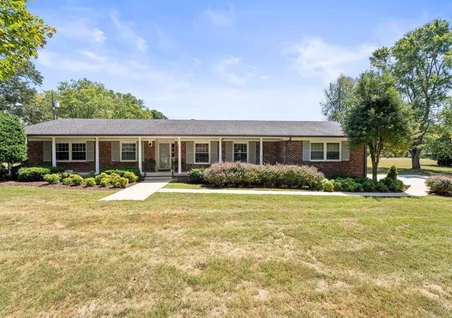 4th image of 305 Golf Club Ln, Tullahoma, TN 37388 | MLS# 2955107