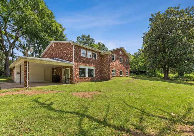 2nd image of 410 Dover St, Shelbyville, TN 37160 | MLS# 2946220
