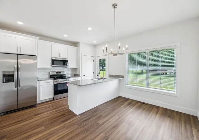 Photo 4 of Single family home for sale at 724 Miriah Dr, Mcminnville, TN 37110 | MLS# 2946236 | Listing updated on 2025-09-03