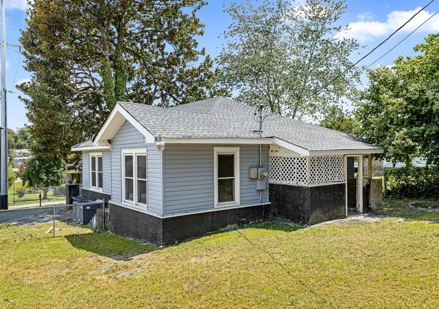 Photo 2 of Single family home for sale at 1117 Belmeade Avenue, Chattanooga, TN 37411 | MLS# 2944738 | Listing updated on 2025-12-22
