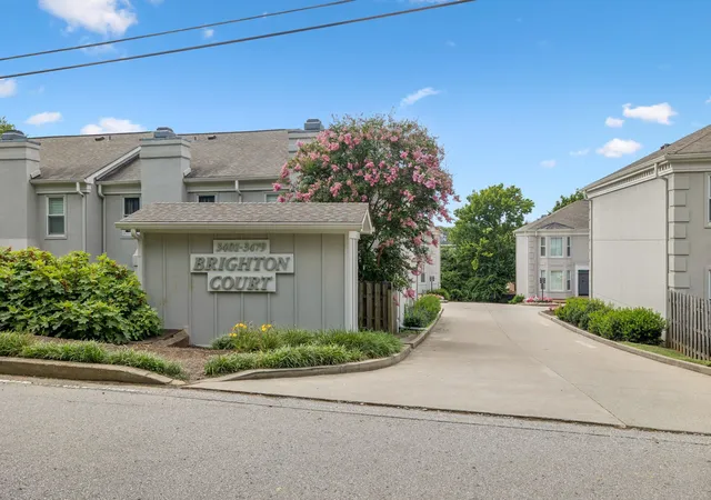 Photo 2 of Townhouse for sale at 3429 Golf Clb Ln, Nashville, TN 37215 | MLS# 2945417 | Listing updated on 2026-05-30