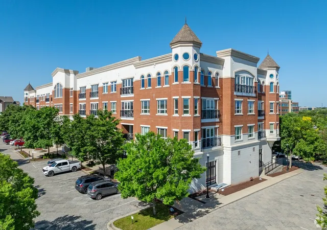 3rd image of 820 N Thompson Ln, Murfreesboro, TN 37129