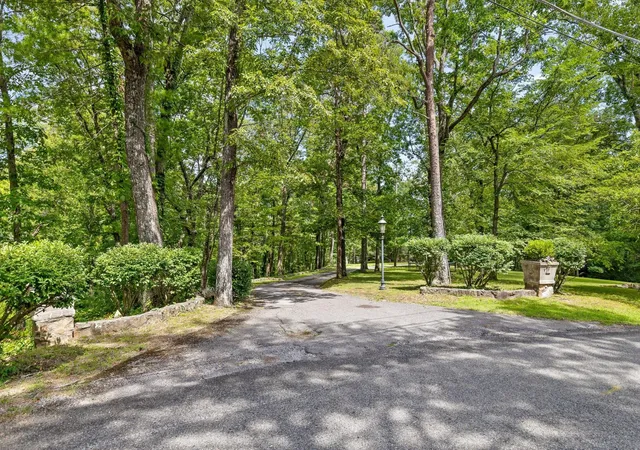 Homes for sale in Lookout Mountain, TN | 32 Fleetwood Dr, Lookout Mountain, TN 37350 | MLS# 2957873