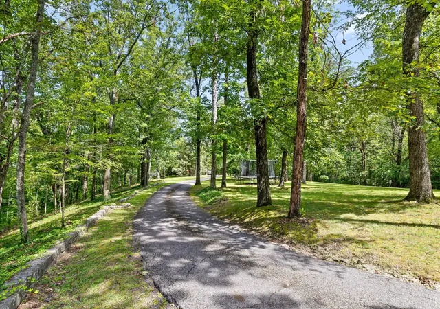 Homes for sale in Lookout Mountain, TN | 32 Fleetwood Dr, Lookout Mountain, TN 37350 | MLS# 2957873