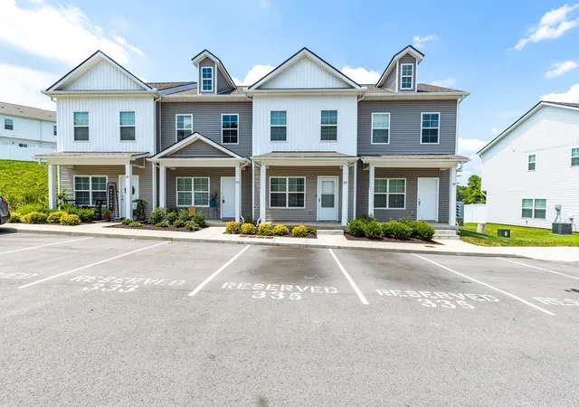 Photo 2 of Townhouse for sale at 335 Kristen Ct, Columbia, TN 38401 | MLS# 2963495 | Listing updated on 2025-08-12
