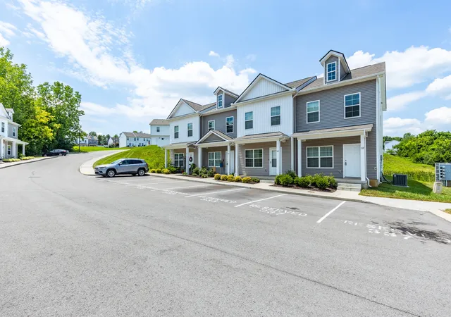 Photo 2 of Townhouse for sale at 335 Kristen Ct, Columbia, TN 38401 | MLS# 2963495 | Listing updated on 2025-08-12