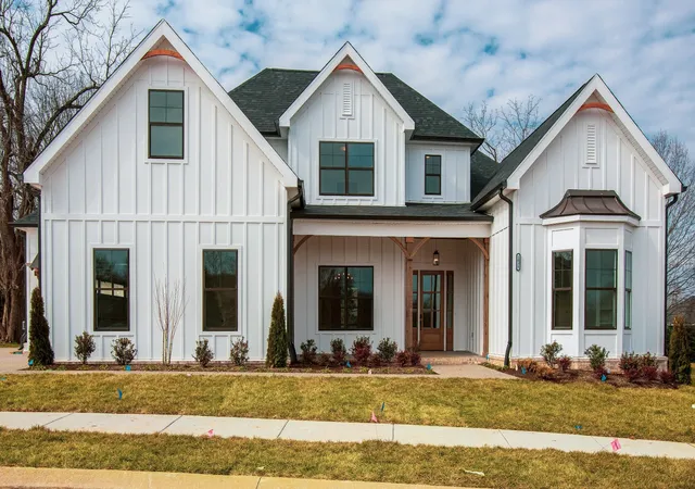 Photo 1 of Sale Pending at 2 Elissa Pl, Hendersonville, TN 37075 | MLS# 2994181 | Listing updated on 2026-08-19
