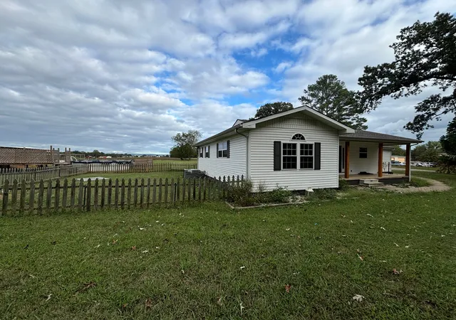 3rd image of 1313 Liberty Rd, Winchester, TN 37398 | MLS# 2958478