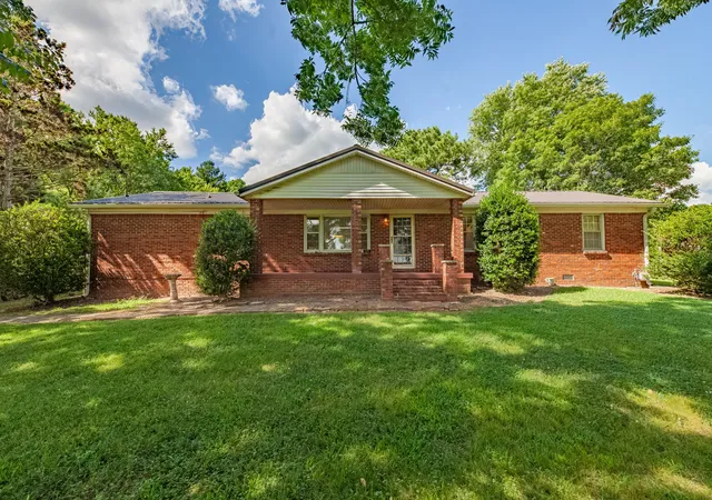 2nd image of 1111 Baker Ln, Lawrenceburg, TN 38464 | MLS# 2958695