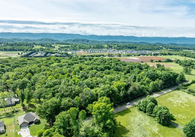2nd image of 2738 Carpenters Grade Rd, Maryville, TN 37803 | MLS# 3311694