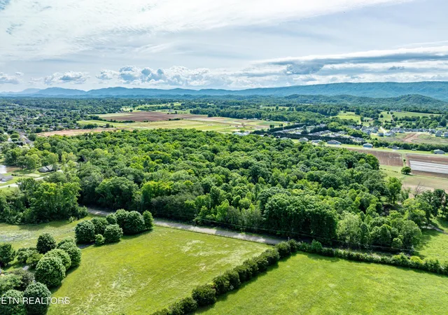 3rd image of 2738 Carpenters Grade Rd, Maryville, TN 37803 | MLS# 3311694
