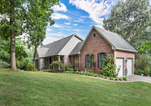 3rd image of 911 Stephen Dr, Clarksville, TN 37043 | MLS# 2964216