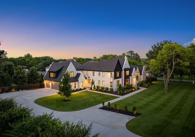 1st image of 1300 Harding Pl, Nashville, TN 37215 | MLS# 2971332