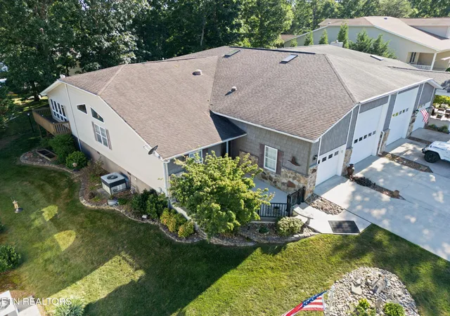 Photo 1 of Single family home for sale at 229 Hawthorn Loop, Crossville, TN 38555 | MLS# 2968383 | Listing updated on 2026-09-24