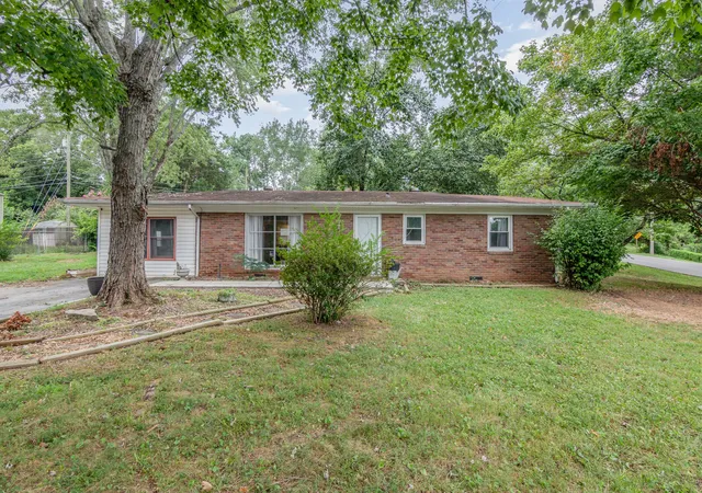 1st image of 7 Garth Dr, Clarksville, TN 37040 | MLS# 2969302