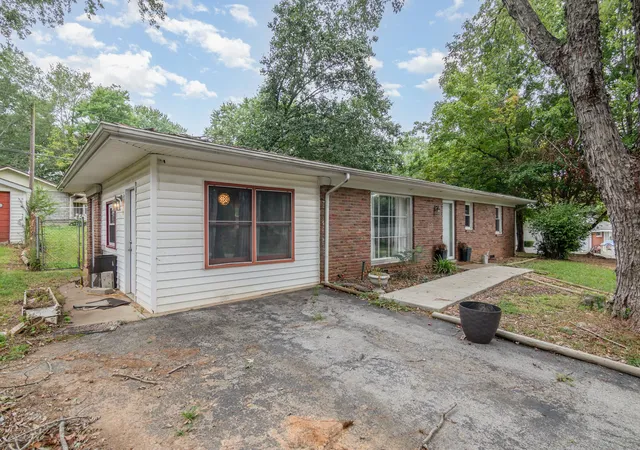 3rd image of 7 Garth Dr, Clarksville, TN 37040 | MLS# 2969302