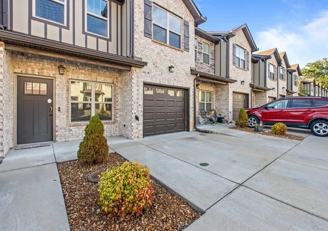 Photo 2 of Townhouse for sale at 1204 Villa Cir, Lebanon, TN 37090 | MLS# 2968078 | Listing updated on 2025-12-11