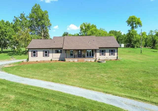 1st image of 1029 Robertson Rd Ne, Gallatin, TN 37066 | MLS# 2979149