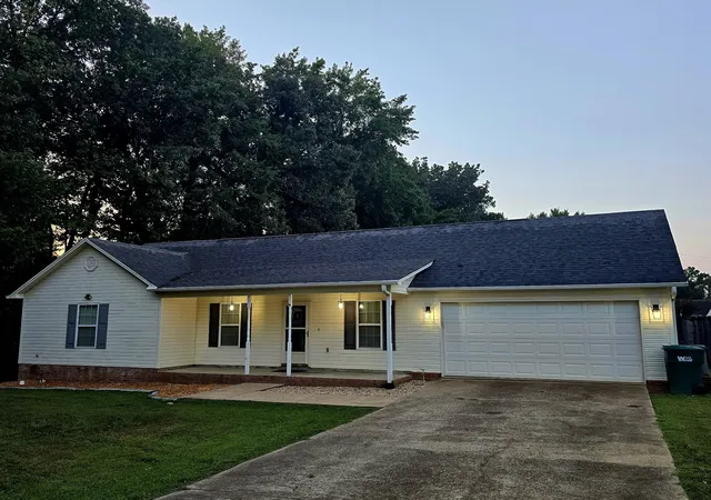 Photo 1 of Single family home for sale at 124 Penny Ln, Jackson, TN 38301 | MLS# 2971807 | Listing updated on 2026-10-01