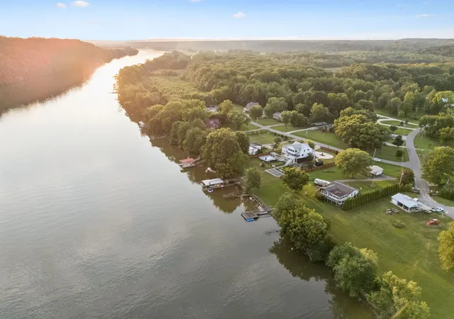 Homes for sale in Chapmansboro, TN | 1001 Cumberland Dr, Chapmansboro, TN 37035 | MLS# 2970684