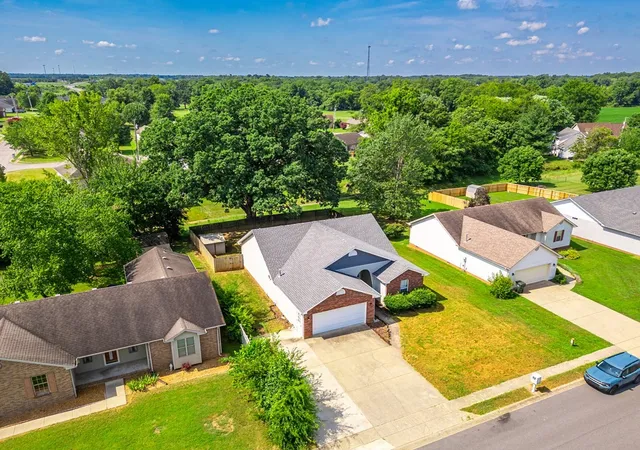 3rd image of 403 S Sheridan Dr S, Hopkinsville, KY 42240 | MLS# 2970911
