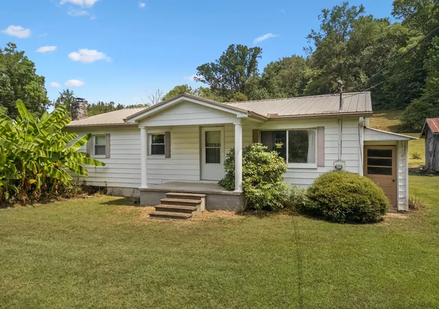 Photo 2 of Single family home for sale at 2834 Mcbride Rd, Columbia, TN 38401 | MLS# 2971533 | Listing updated on 2026-01-29