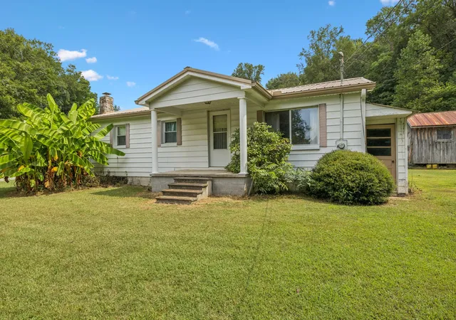 Photo 1 of Single family home for sale at 2834 Mcbride Rd, Columbia, TN 38401 | MLS# 2971533 | Listing updated on 2026-01-29