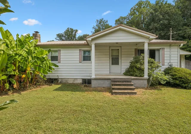 Photo 2 of Single family home for sale at 2834 Mcbride Rd, Columbia, TN 38401 | MLS# 2971533 | Listing updated on 2026-01-29