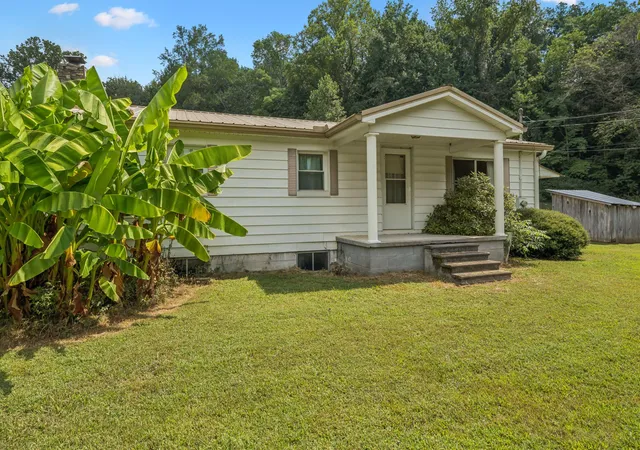 Photo 3 of Single family home for sale at 2834 Mcbride Rd, Columbia, TN 38401 | MLS# 2971533 | Listing updated on 2026-01-29