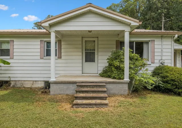 Photo 4 of Single family home for sale at 2834 Mcbride Rd, Columbia, TN 38401 | MLS# 2971533 | Listing updated on 2026-01-29