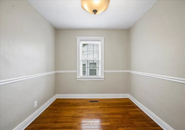 Photo 4 of Single family home for sale at 2135 Thomas Ave, Columbia, TN 38401 | MLS# 2971756 | Listing updated on 2025-10-16