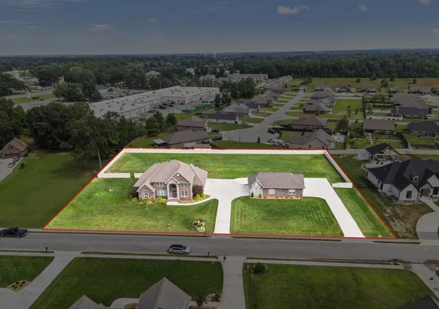 Photo 2 of Single family home for sale at 422 Heritage Cir, Manchester, TN 37355 | MLS# 2976019 | Listing updated on 2026-07-14