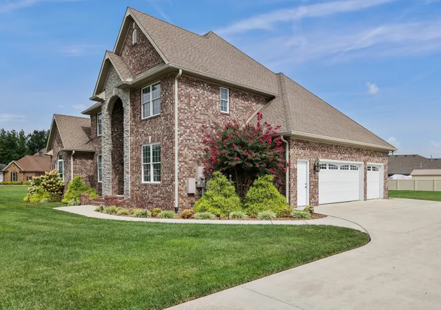Photo 3 of Single family home for sale at 422 Heritage Cir, Manchester, TN 37355 | MLS# 2976019 | Listing updated on 2026-07-14