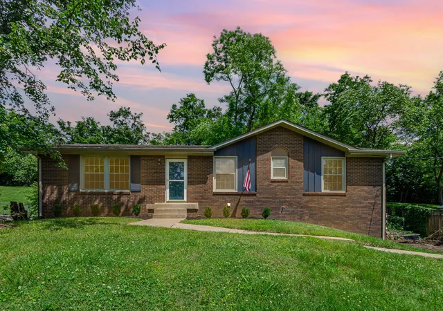 1st image of 138 Lakeside Park Dr, Hendersonville, TN 37075 | MLS# 2972731
