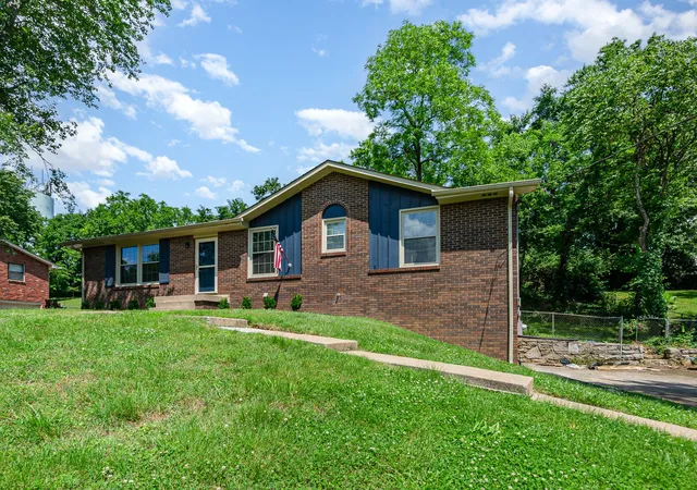 2nd image of 138 Lakeside Park Dr, Hendersonville, TN 37075 | MLS# 2972731