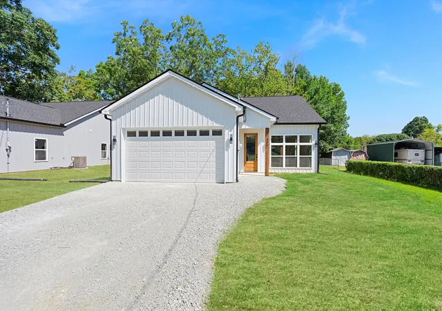 2nd image of 309 W Linden Ave, Hohenwald, TN 38462 | MLS# 2980946