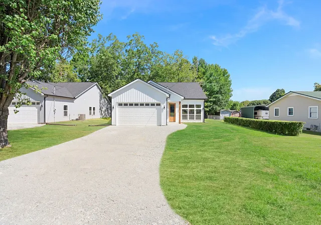 3rd image of 309 W Linden Ave, Hohenwald, TN 38462 | MLS# 2980946