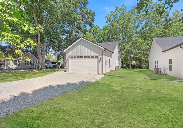 2nd image of 311 W Linden Ave, Hohenwald, TN 38462 | MLS# 2980947