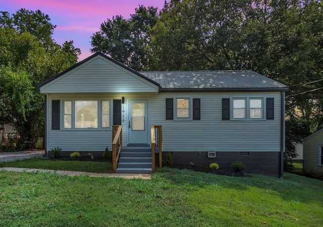 Photo 1 of Single family home for sale at 1923 Overton Dr, Columbia, TN 38401 | MLS# 2976008 | Listing updated on 2025-11-24