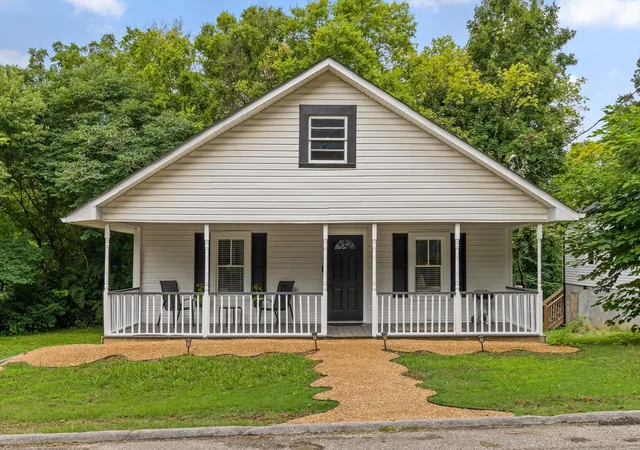 Photo 1 of Single family home for sale at 3301 Taylor Street, Chattanooga, TN 37406 | MLS# 2974358 | Listing updated on 2025-09-26