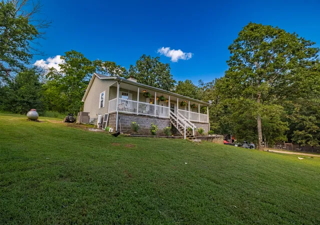 Photo 2 of Single family home for sale at 1450 Pleasant Hill Rd, Mc Minnville, TN 37110 | MLS# 2974970 | Listing updated on 2026-01-16