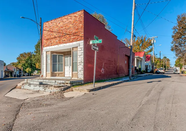 1st image of 1400 Highland Ave, Columbia, TN 38401 | MLS# 2975097