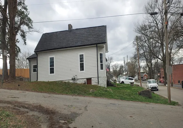 Photo 2 of Single family home for sale at 414 Washington St, Columbia, TN 38401 | MLS# 3046117 | Listing updated on 2026-06-30