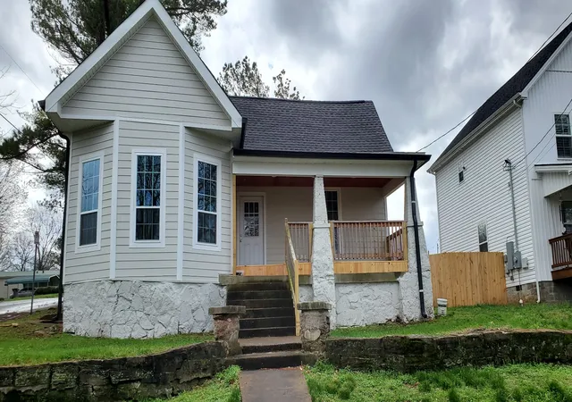 Photo 38 of Single family home for sale at 414 Washington St, Columbia, TN 38401 | MLS# 3046117 | Listing updated on 2026-06-30