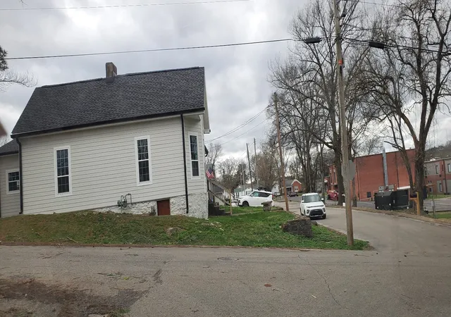 Photo 3 of Single family home for sale at 414 Washington St, Columbia, TN 38401 | MLS# 3046117 | Listing updated on 2026-06-30