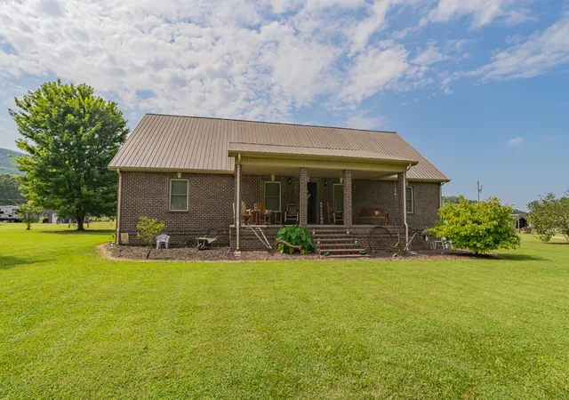 Homes for sale in Pelham, TN | 4012 Payne Cove Rd, Pelham, TN 37366 | MLS# 2976071