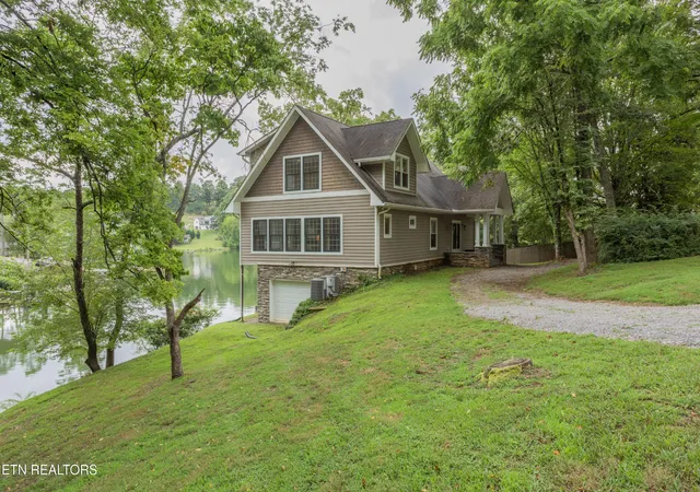 Photo 3 of Single family home for sale at 4193 Parris Dr, Lenoir City, TN 37772 | MLS# 3039413 | Listing updated on 2026-09-30